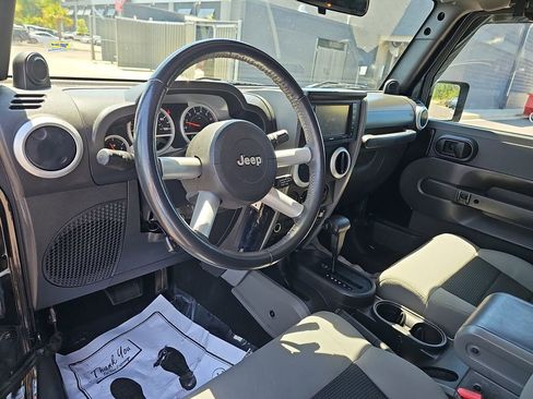 Used 2010 Jeep Wrangler Unlimited Sahara w/ Dual Top Group AWD/4WD image 22