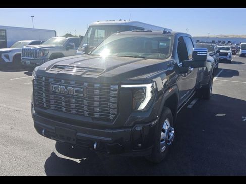 Used 2025 GMC Sierra 3500 Denali Ultimate AWD/4WD image 1
