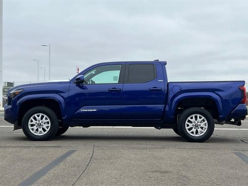 Certified 2024 Toyota Tacoma SR5 image 9