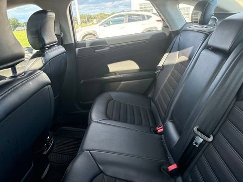 Used 2017 Ford Fusion SE w/ Equipment Group 201A FWD image 11