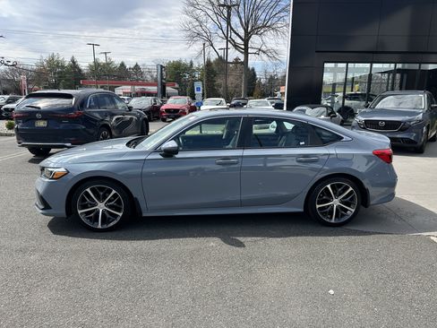 Used 2023 Honda Civic Touring image 3