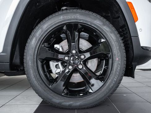 New 2025 Jeep Grand Cherokee L Limited w/ Luxury Tech Group II image 18