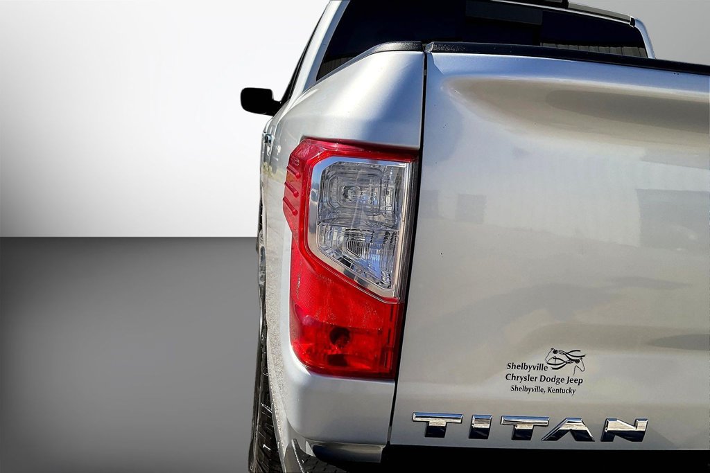 Used 2018 Nissan Titan SV AWD/4WD image 23