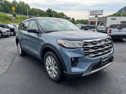 New 2026 Ford Explorer Active w/ Active Comfort Package AWD/4WD image 4