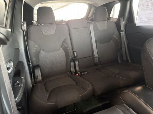 Used 2016 Jeep Cherokee Latitude w/ Cold Weather Group image 16