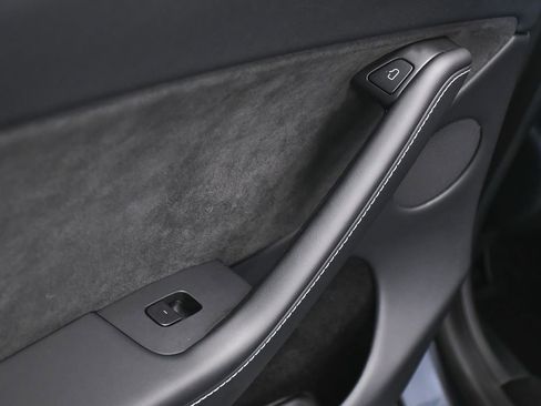 Used 2025 Tesla Model Y Long Range image 15