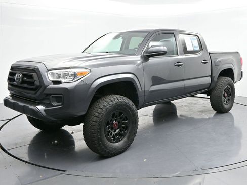 Used 2020 Toyota Tacoma TRD Sport image 3