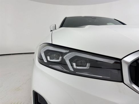 Used 2024 BMW 330i Sedan w/ Premium Package RWD image 27
