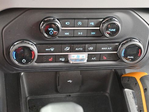 Used 2023 Ford Bronco Badlands image 23