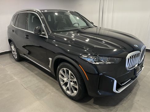 Certified 2024 BMW X5 xDrive40i w/ Premium Package AWD/4WD image 3