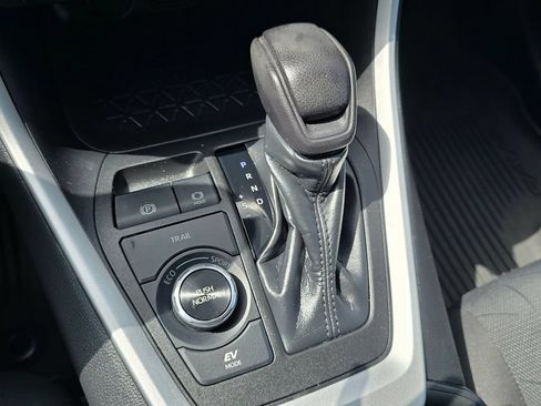 Used 2021 Toyota RAV4 XLE w/ XLE Grade Weather Package AWD/4WD image 28