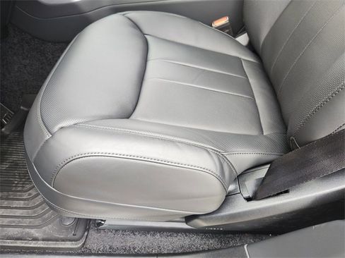 New 2026 Land Rover Range Rover Long Wheelbase SE image 17