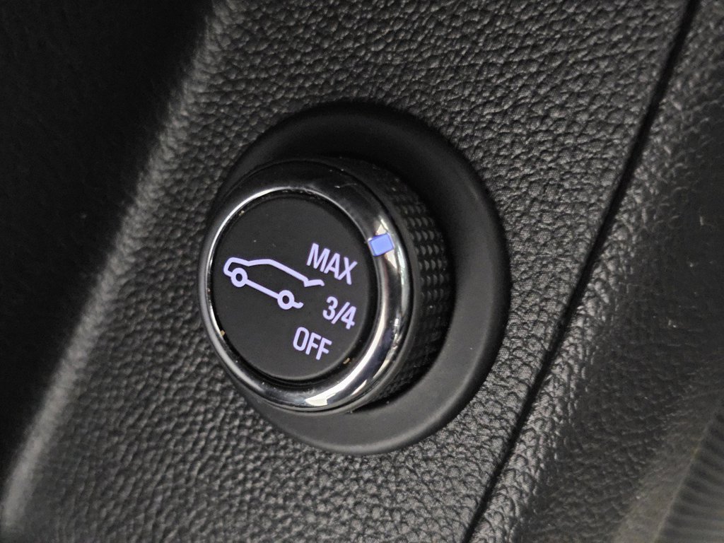 Used 2023 Chevrolet Traverse LT AWD/4WD image 32