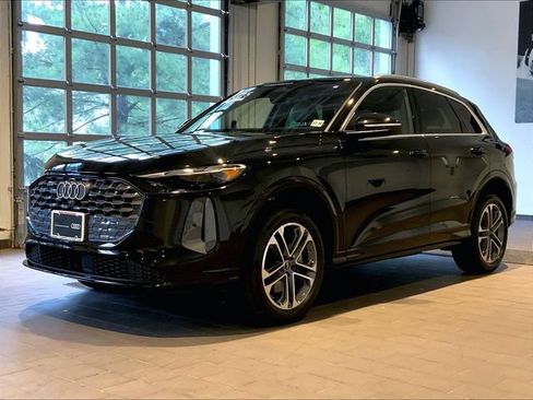 Used 2025 Audi Q5 Premium w/ Convenience Package AWD/4WD image 2