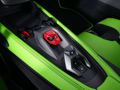 Used 2025 Lamborghini Revuelto image 26