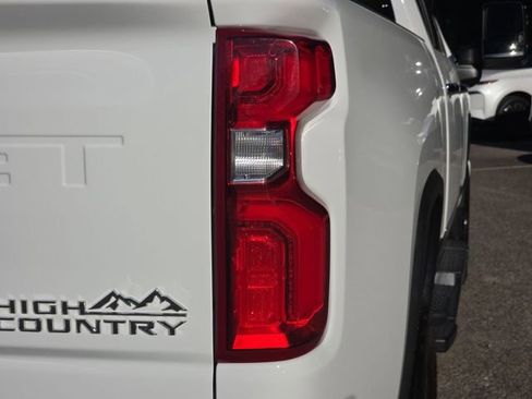 Used 2024 Chevrolet Silverado 2500 High Country w/ High Country Premium Package AWD/4WD image 19