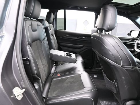 Used 2023 Jeep Grand Cherokee Altitude image 43