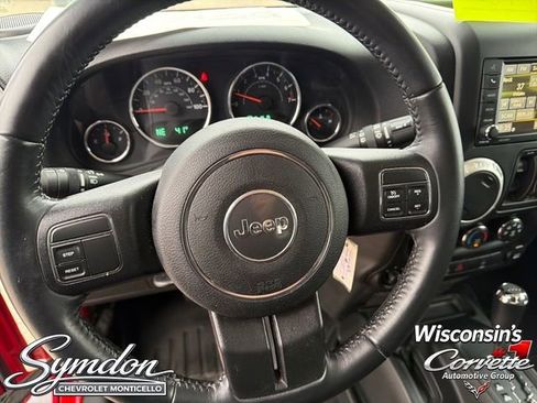 Used 2017 Jeep Wrangler Unlimited Sahara w/ Dual Top Group AWD/4WD image 12