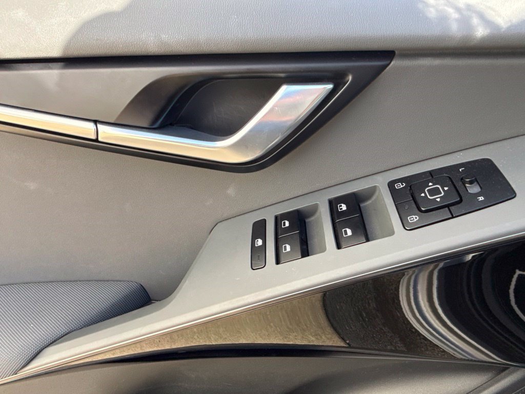 Used 2024 Kia Niro EX FWD image 10
