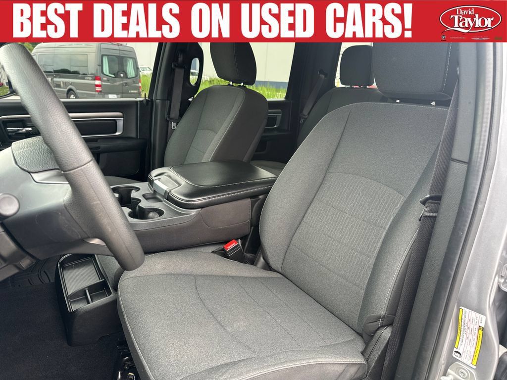 Used 2024 RAM 1500 Warlock AWD/4WD image 11