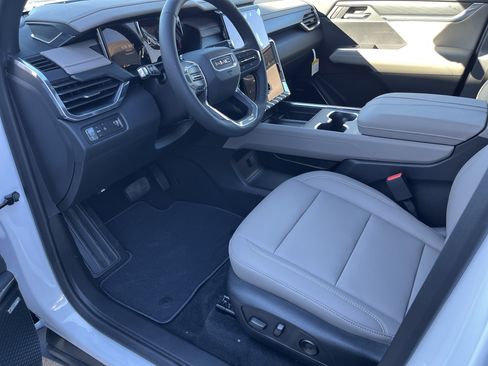 New 2026 GMC Acadia Elevation w/ Elevation Premium Package image 8