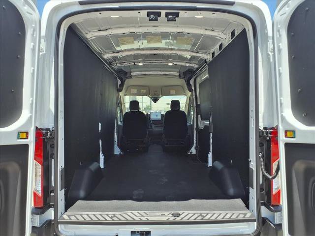 New 2026 Ford Transit 250 148 Medium Roof w/ Load Area Protection Package RWD image 44