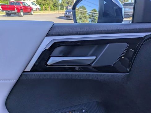 New 2025 Mitsubishi Outlander SE image 11