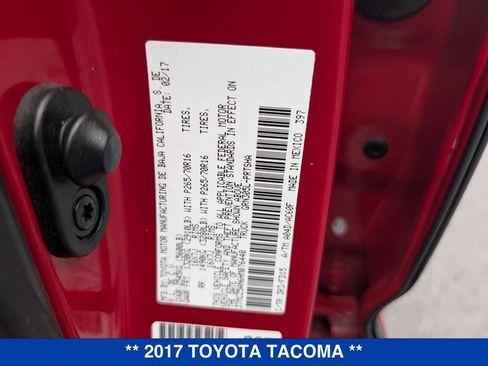 Used 2017 Toyota Tacoma TRD Off-Road AWD/4WD image 33