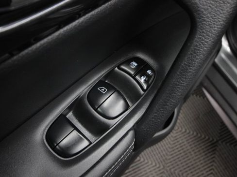 Used 2019 Nissan Rogue SV image 15