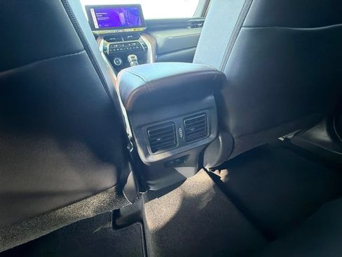 Used 2024 Toyota Venza XLE AWD/4WD image 40