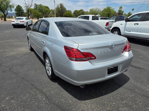 Used 2010 Toyota Avalon Limited FWD image 3