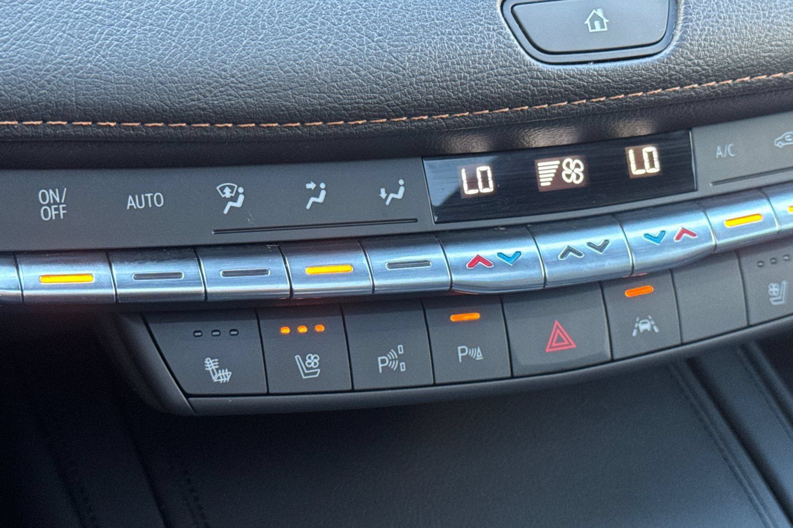 Used 2022 Cadillac XT4 Sport AWD/4WD image 27