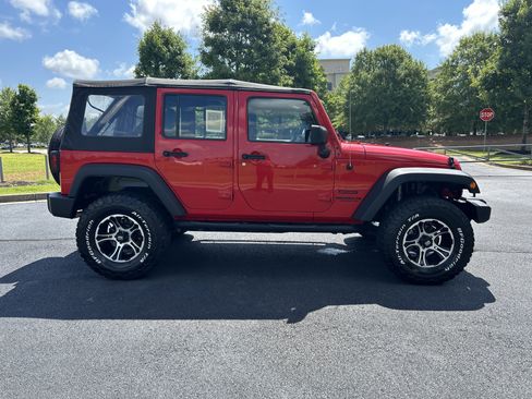 Used 2015 Jeep Wrangler Unlimited Sport AWD/4WD image 10