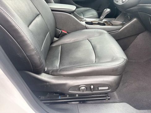 Used 2016 Chevrolet Malibu Premier w/ Driver Confidence Package FWD image 13