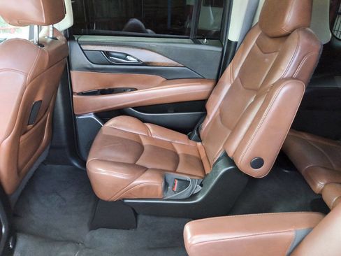 Used 2017 Cadillac Escalade ESV Premium Luxury RWD image 24