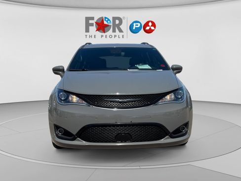Used 2020 Chrysler Pacifica Touring-L Plus w/ Advanced Safetytec Group FWD image 8