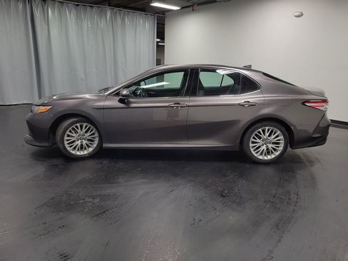 Used 2020 Toyota Camry XLE FWD image 5