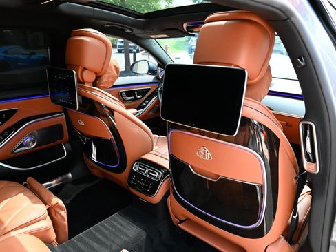 Used 2023 Mercedes-Benz Maybach S 680 4MATIC w/ Manufaktur Leather Package image 55