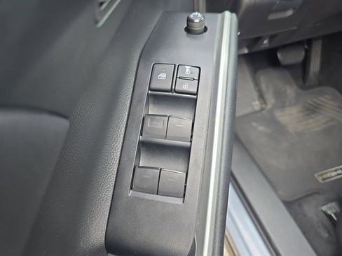 Used 2021 Toyota Highlander XLE image 15