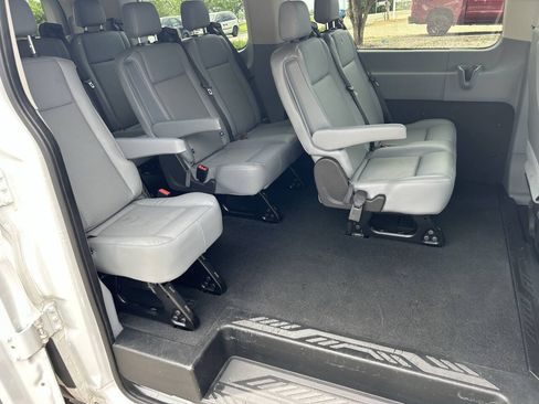 Used 2015 Ford Transit 150 XLT RWD image 4