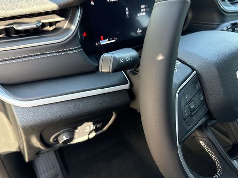New 2025 Jeep Grand Cherokee Altitude AWD/4WD image 21