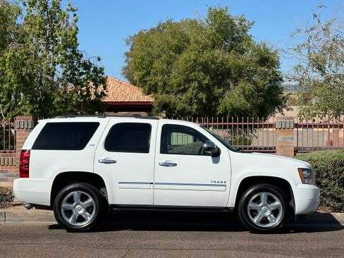 Used 2014 Chevrolet Tahoe LTZ image 9