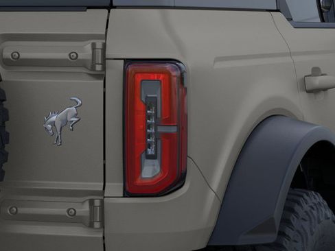New 2025 Ford Bronco Outer Banks w/ Sasquatch Package image 23