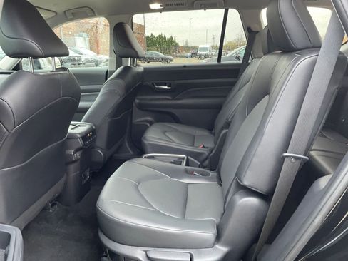 Used 2025 Toyota Grand Highlander FWD image 25