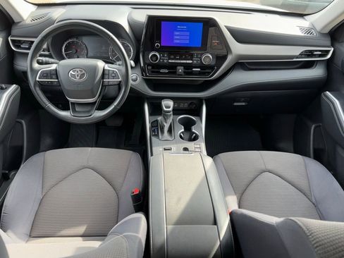 Used 2023 Toyota Highlander LE image 10
