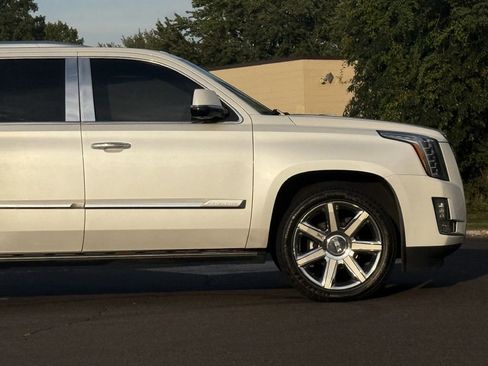 Used 2016 Cadillac Escalade ESV Platinum image 8