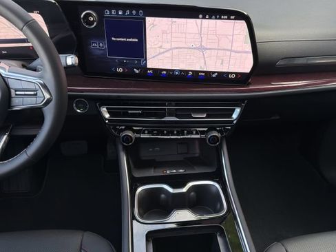 New 2026 Chevrolet Traverse Z71 w/ Driver Confidence Package image 13