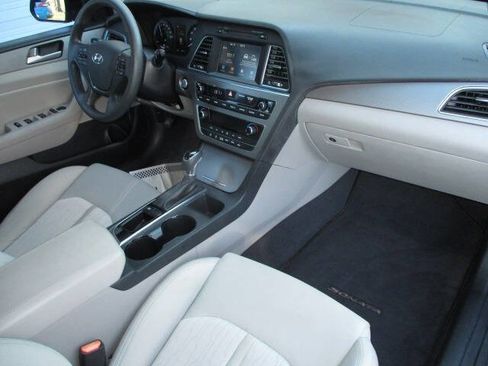Used 2017 Hyundai Sonata SE image 25