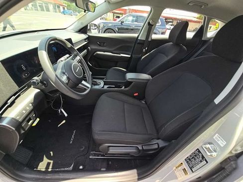Used 2025 Hyundai Kona SE FWD image 7