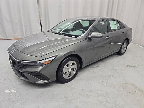 New 2026 Hyundai Elantra SE image 2